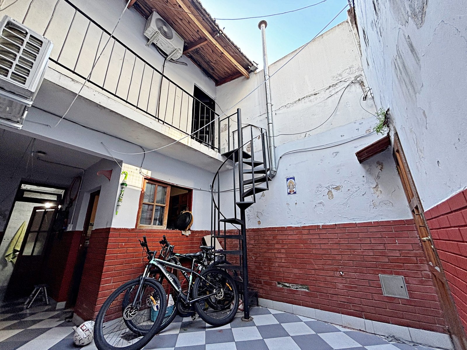 VENDE PH – RECOLETA – CON PATIO, TERRAZA Y PARRILLA- OPORTUNIDAD!